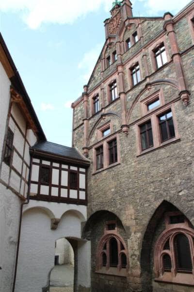 Der Innenhof der Burg Mylau mit Museum