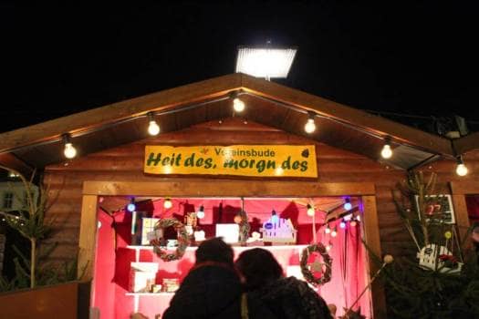 Eine Besonderheit: die Wechselbuden mit wechselnden Ausstellern auf dem Plauener Weihnachtsmarkt