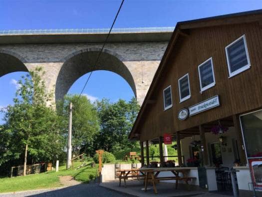 Elstertalbrücke Pirk im Vogtland mit Einkehrmöglichkeit in Judiths Brückenstübl