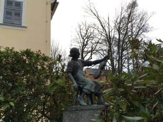 Das Geigenbauerdenkmal in Markneukirchen