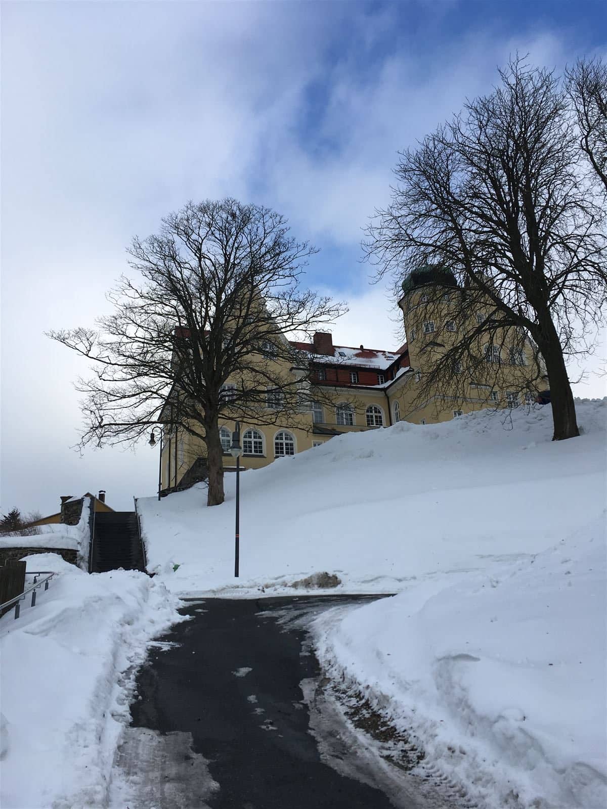 Ausflug im Winter nach Schöneck - Rathaus