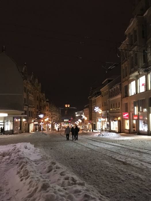 Winterausflug in Sachsen - winterlicher Spaziergang durch Plauen - Bahnhofstraße im WInter